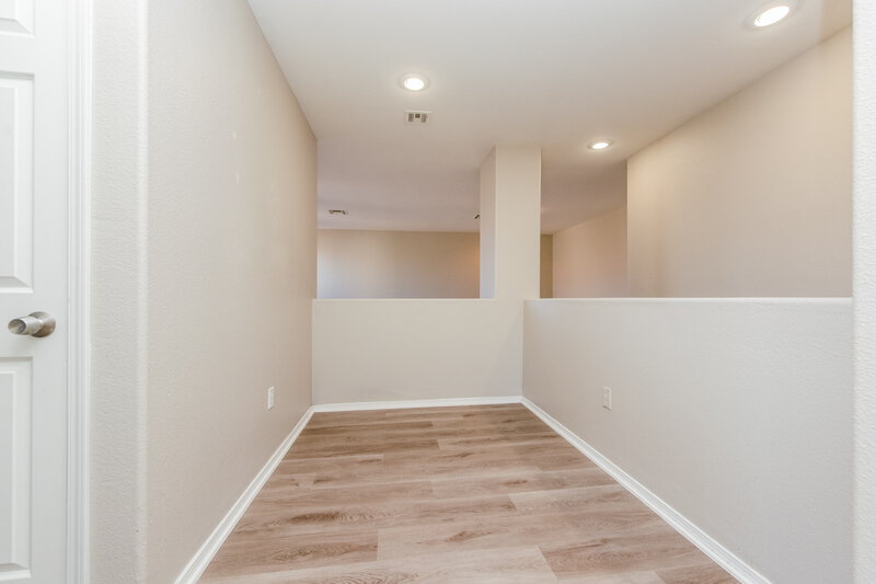 2,590/Mo, 8104 Finch Feather Street Las Vegas, NV 89143 Loft View