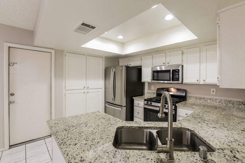 2,230/Mo, 4136 Glenfield Circle Las Vegas, NV 89129 Kitchen View