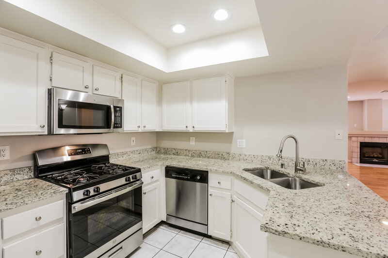 2,230/Mo, 4136 Glenfield Circle Las Vegas, NV 89129 Kitchen View 2