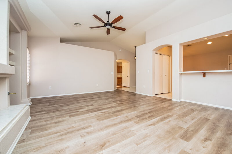 1,930/Mo, 5028 Monte Del Sol Ln North Las Vegas, NV 89031 Living Room View 2