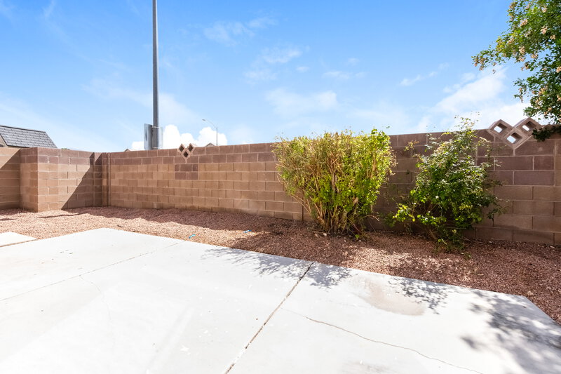 2,295/Mo, 5916 Round Castle Street Las Vegas, NV 89130 Backyard View