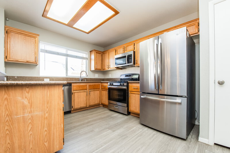 2,140/Mo, 206 Honey Locust Drive North Las Vegas, NV 89031 Kitchen View