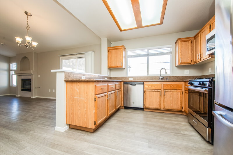 2,140/Mo, 206 Honey Locust Drive North Las Vegas, NV 89031 Kitchen View 2