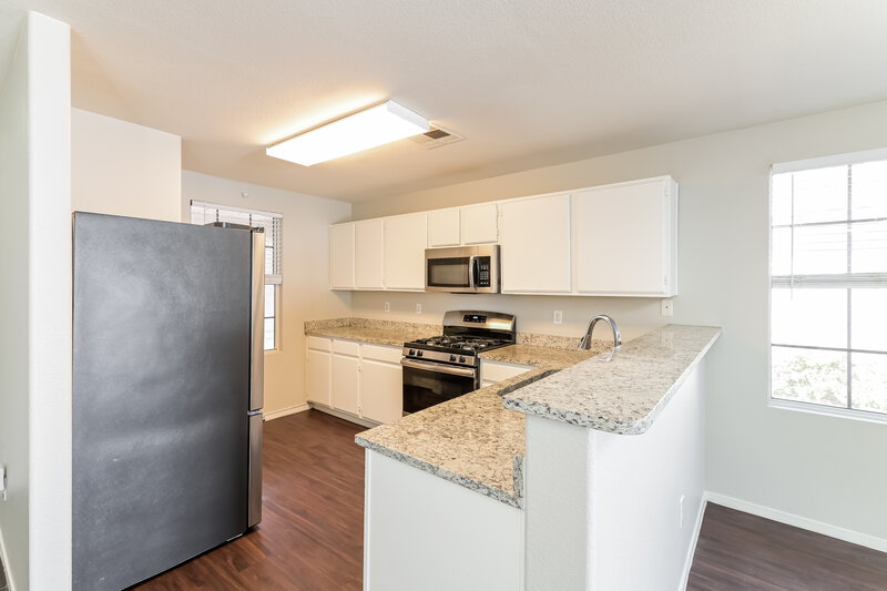 2,015/Mo, 614 Ana Raquel Ave North Las Vegas, NV 89031 Kitchen View 2