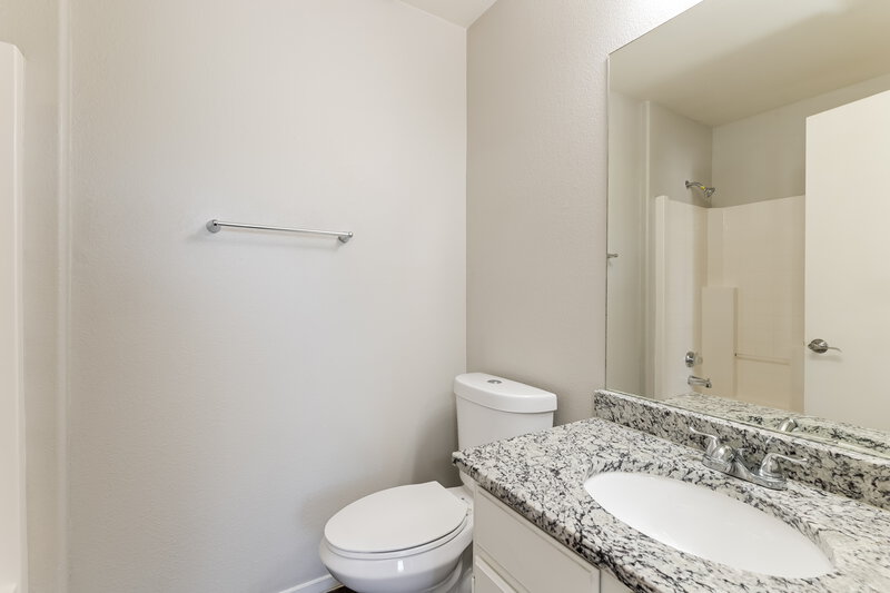 2,015/Mo, 614 Ana Raquel Ave North Las Vegas, NV 89031 Main Bathroom View