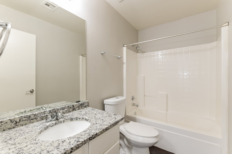2,015/Mo, 614 Ana Raquel Ave North Las Vegas, NV 89031 Bathroom View