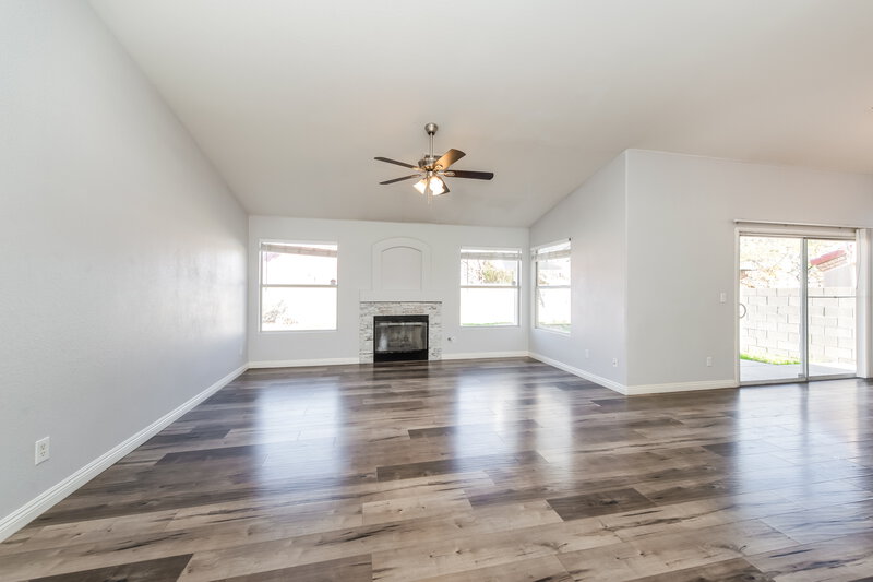 2,150/Mo, 704 Colonnade Row Dr North Las Vegas, NV 89032 Living Room View