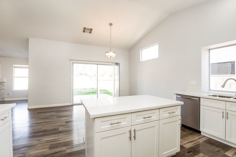 2,150/Mo, 704 Colonnade Row Dr North Las Vegas, NV 89032 Kitchen View