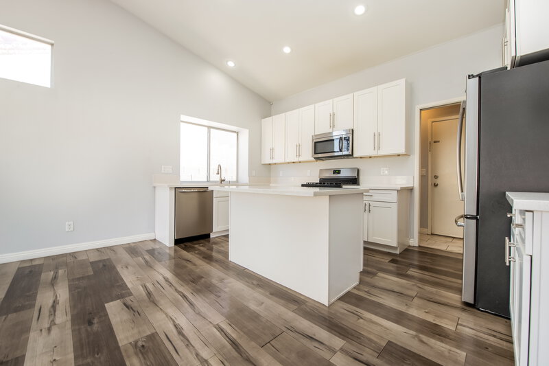 2,150/Mo, 704 Colonnade Row Dr North Las Vegas, NV 89032 Kitchen View 2