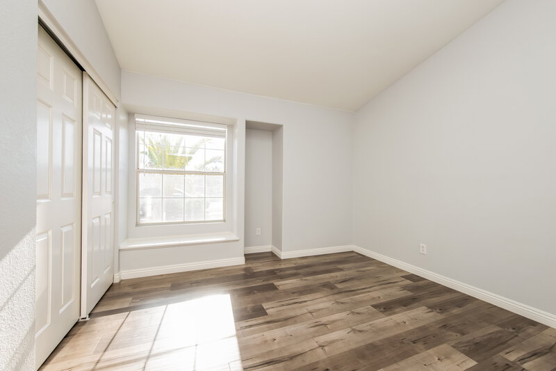 2,150/Mo, 704 Colonnade Row Dr North Las Vegas, NV 89032 Bedroom View 2