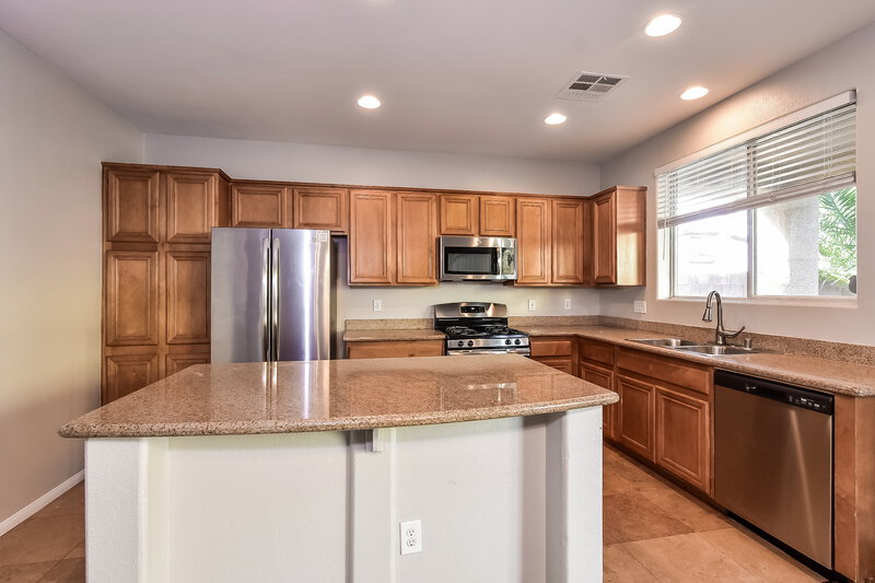 2,315/Mo, 324 Point Loma Avenue North Las Vegas, NV 89031 Kitchen View