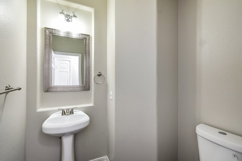 2,315/Mo, 324 Point Loma Avenue North Las Vegas, NV 89031 Bathroom View