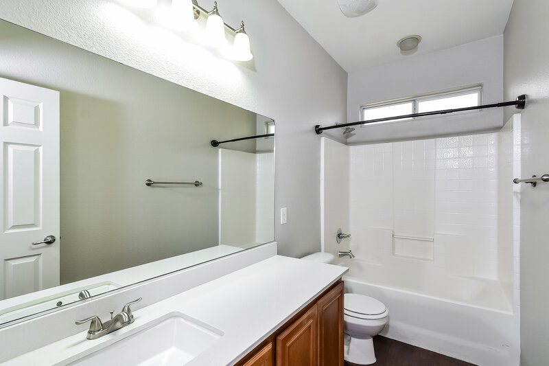 2,315/Mo, 324 Point Loma Avenue North Las Vegas, NV 89031 Bathroom View 2