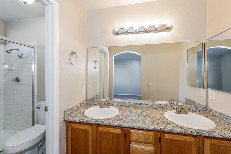 1,735/Mo, 6376 Venus Vale Court Las Vegas, NV 89156 Main Bathroom View