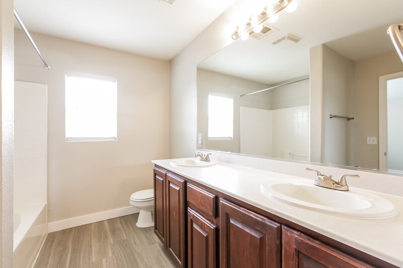 2,250/Mo, 9469 Diamond Bridge Avenue Las Vegas, NV 89166 Main Bathroom View