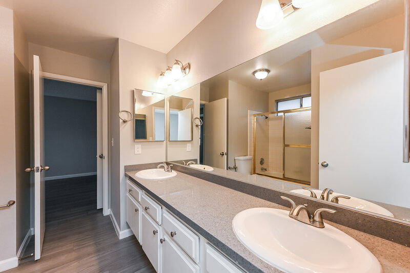 1,895/Mo, 2811 Cacto Court Henderson, NV 89074 Main Bathroom View