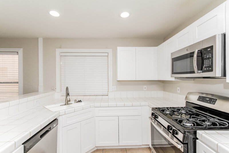 1,850/Mo, 1838 La Villa Drive North Las Vegas, NV 89031 Kitchen View