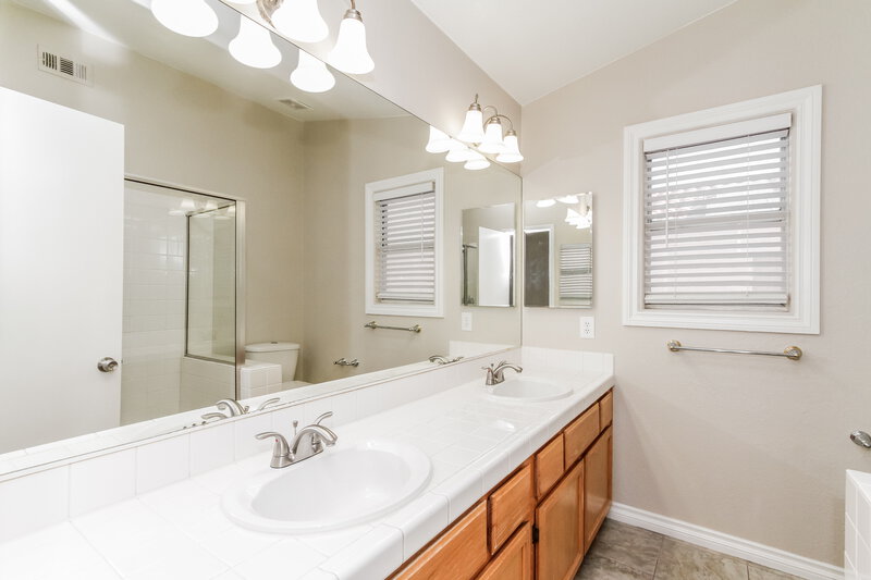 1,850/Mo, 1838 La Villa Drive North Las Vegas, NV 89031 Main Bathroom View
