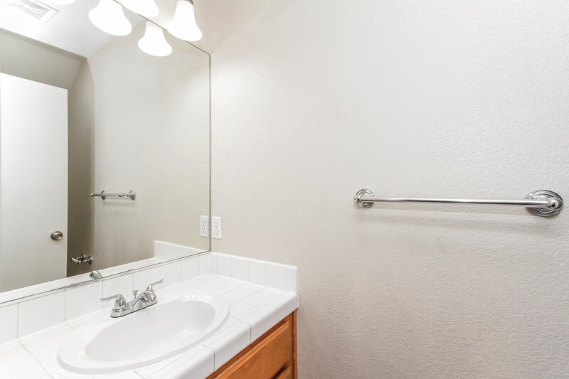 1,850/Mo, 1838 La Villa Drive North Las Vegas, NV 89031 Bathroom View 2