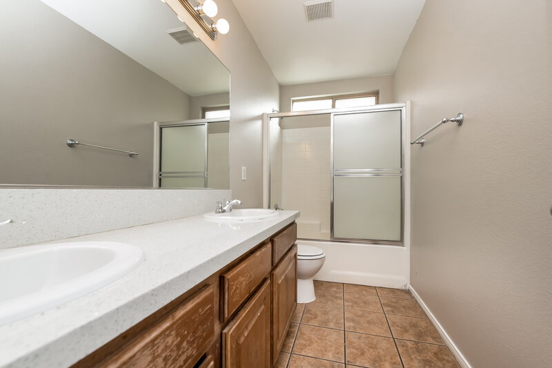 1,865/Mo, 1848 Arrow Stone Ct North Las Vegas, NV 89031 Bathroom View