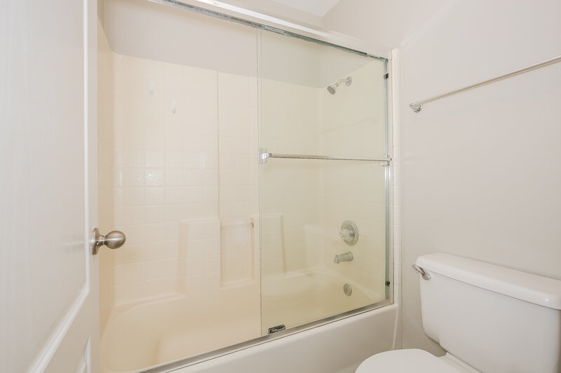 1,985/Mo, 3219 Panamint Ct North Las Vegas, NV 89032 Main Bathroom View