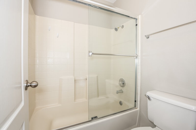 1,975/Mo, 3219 Panamint Ct North Las Vegas, NV 89032 Main Bathroom View