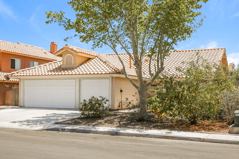 0/Mo, 1621 Running Creek Drive North Las Vegas, NV 89031 Front View