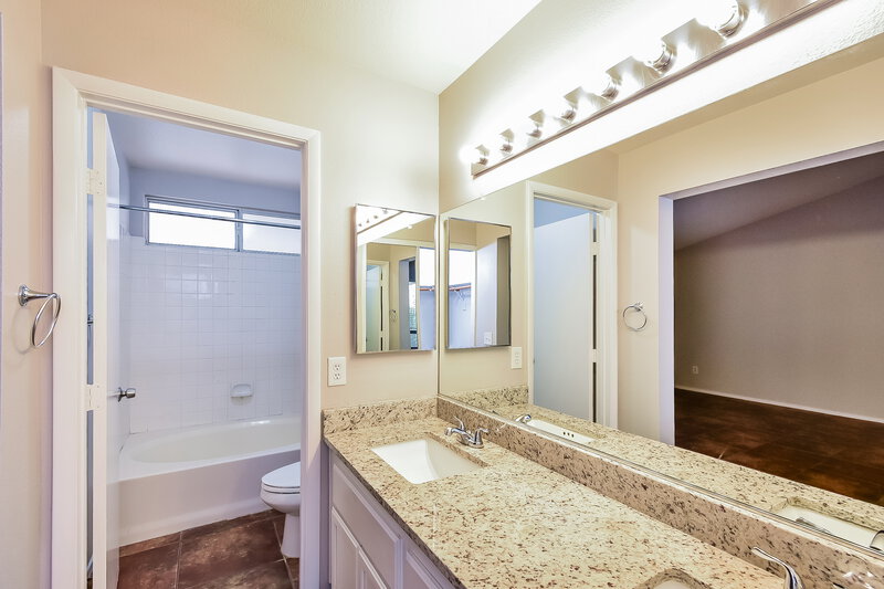 2,930/Mo, 1621 Running Creek Drive North Las Vegas, NV 89031 Main Bathroom View