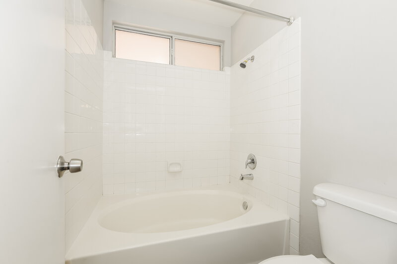 0/Mo, 1621 Running Creek Drive North Las Vegas, NV 89031 Main Bathroom View 2