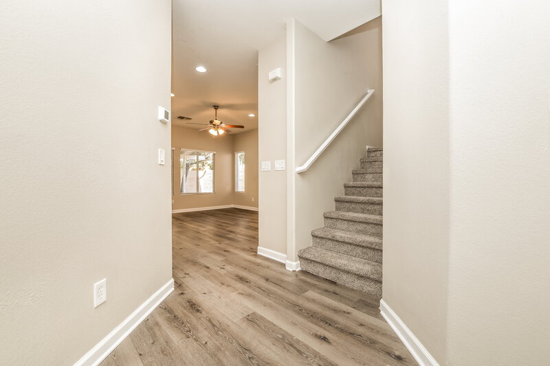 2,070/Mo, 6231 Blushing Willow St North Las Vegas, NV 89081 Foyer View