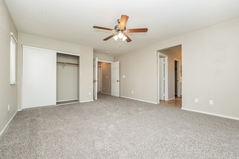 2,070/Mo, 6231 Blushing Willow St North Las Vegas, NV 89081 Main Bedroom View 2