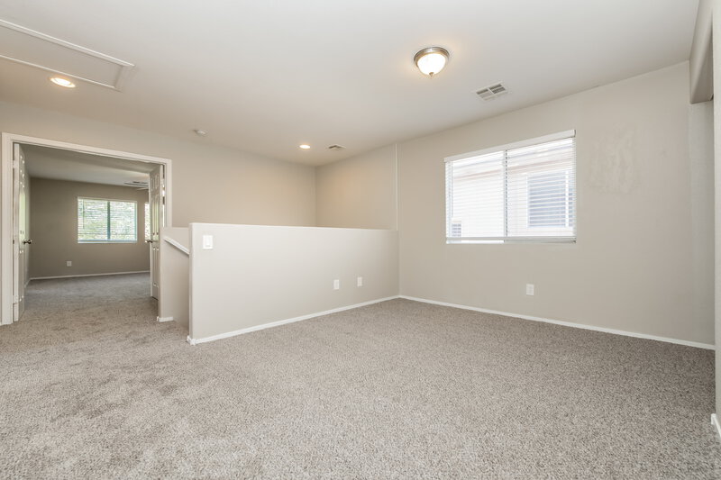 2,070/Mo, 6231 Blushing Willow St North Las Vegas, NV 89081 Loft View