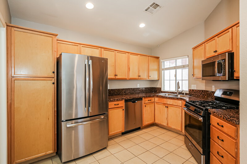 1,840/Mo, 504 Stonehurst Dr North Las Vegas, NV 89031 Kitchen View