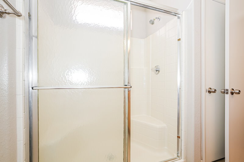 1,840/Mo, 504 Stonehurst Dr North Las Vegas, NV 89031 Main Bathroom View 2
