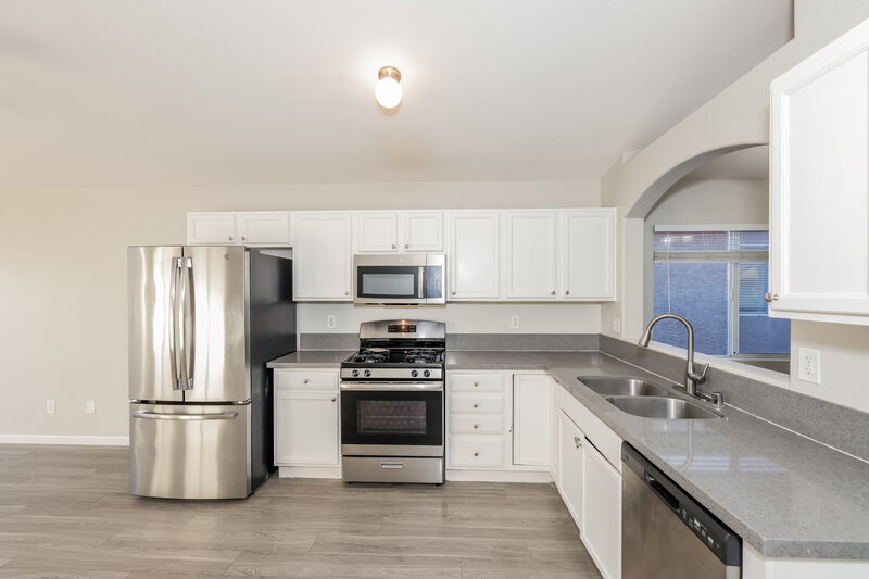 1,900/Mo, 511 Shallow Mist Ct North Las Vegas, NV 89032 Kitchen View