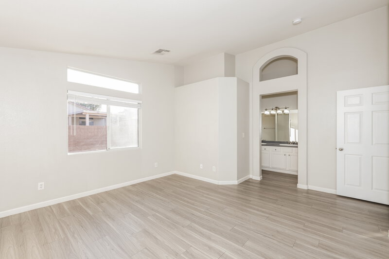 1,900/Mo, 511 Shallow Mist Ct North Las Vegas, NV 89032 Main Bedroom View 2