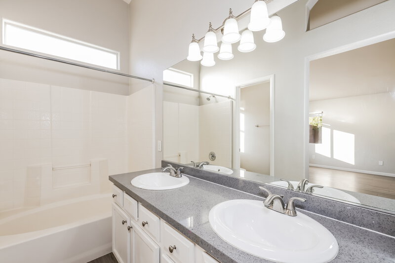 1,900/Mo, 511 Shallow Mist Ct North Las Vegas, NV 89032 Main Bathroom View