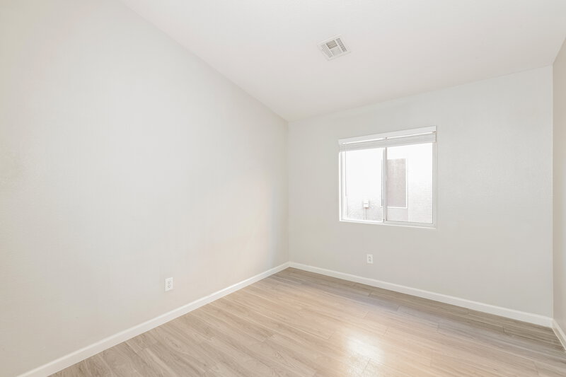 1,900/Mo, 511 Shallow Mist Ct North Las Vegas, NV 89032 Bedroom View