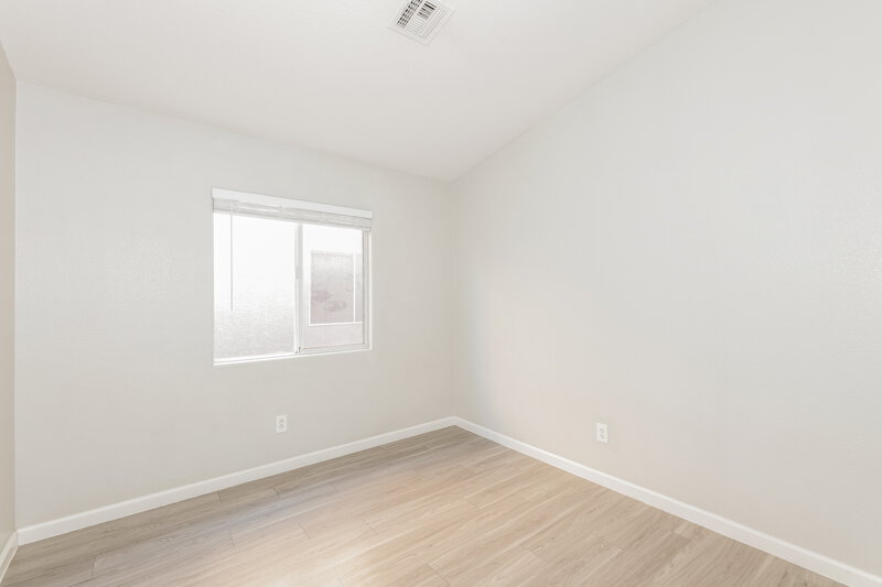 1,900/Mo, 511 Shallow Mist Ct North Las Vegas, NV 89032 Bedroom View 2