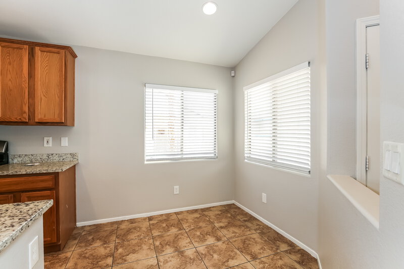 2,070/Mo, 5936 Crestmont Dr North Las Vegas, NV 89031 Dining Room View