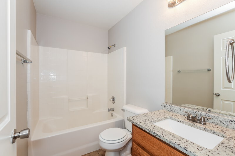 2,070/Mo, 5936 Crestmont Dr North Las Vegas, NV 89031 Bathroom View