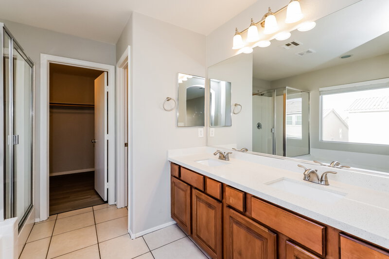 2,050/Mo, 328 Fox Blitz Ave North Las Vegas, NV 89031 Main Bathroom View