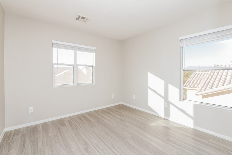 2,050/Mo, 328 Fox Blitz Ave North Las Vegas, NV 89031 Bedroom View