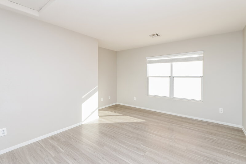 2,050/Mo, 328 Fox Blitz Ave North Las Vegas, NV 89031 Bedroom View 3