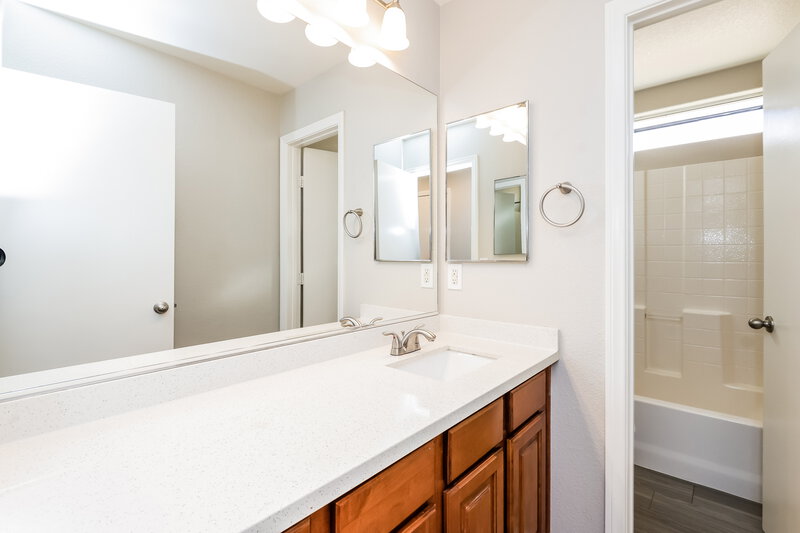 2,050/Mo, 328 Fox Blitz Ave North Las Vegas, NV 89031 Bathroom View