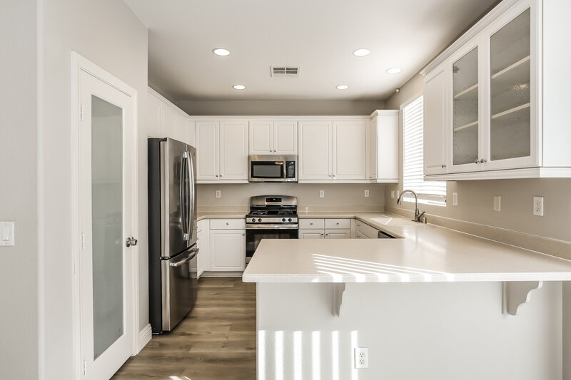 2,195/Mo, 1857 Bayhurst Ave North Las Vegas, NV 89031 Kitchen View