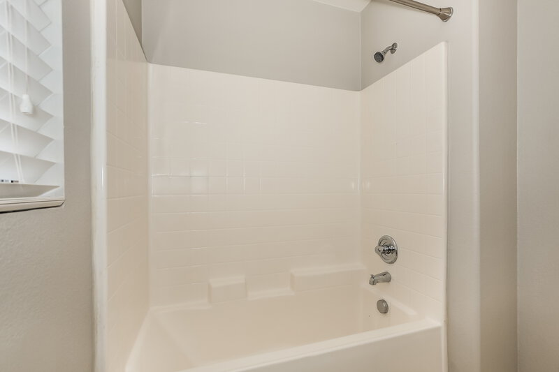 2,195/Mo, 1857 Bayhurst Ave North Las Vegas, NV 89031 Bathroom View