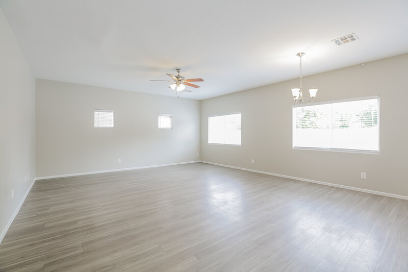2,125/Mo, 6024 Gum Springs St North Las Vegas, NV 89081 Dining Room View