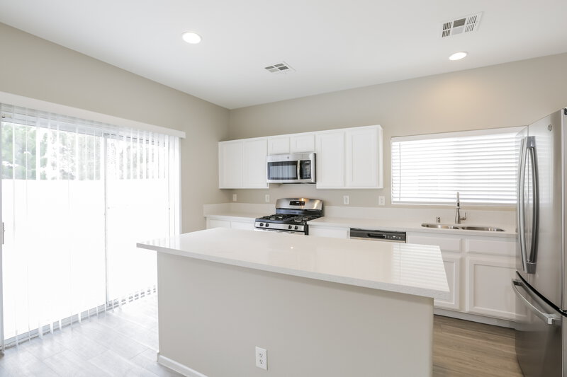 2,125/Mo, 6024 Gum Springs St North Las Vegas, NV 89081 Kitchen View