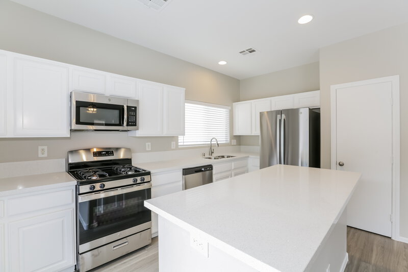 2,125/Mo, 6024 Gum Springs St North Las Vegas, NV 89081 Kitchen View 2